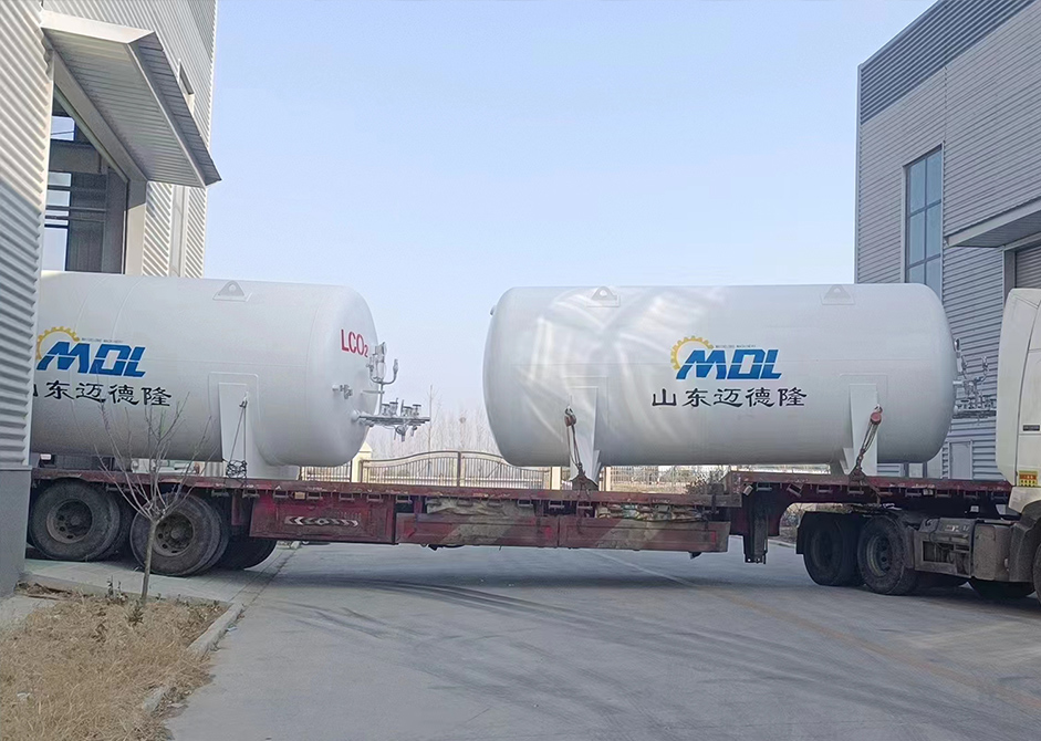 Battery liquid storage tank